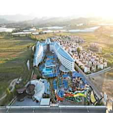 Crystal Admiral Resort Suites & Spa